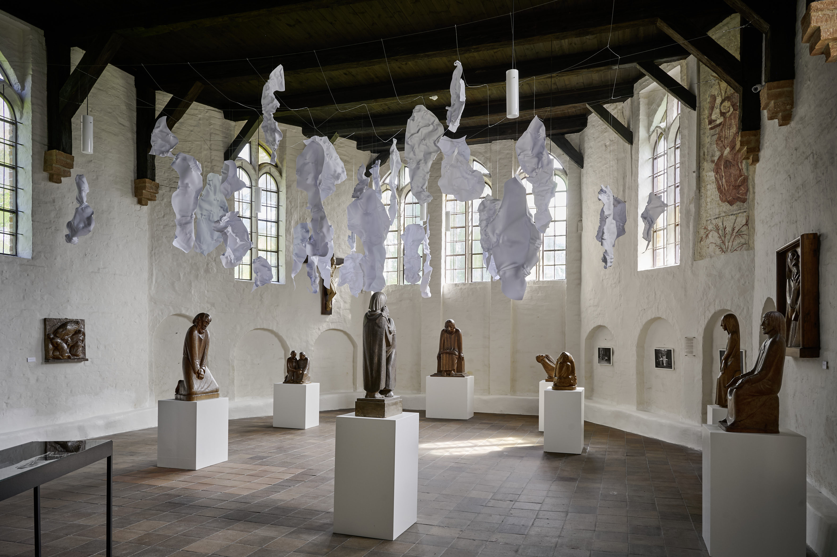 BERÜHRUNG. 2025/26, mehrteilige Installation, Foamiran